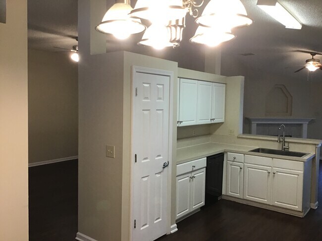 Foto del edificio - 1836 Northglen Cir