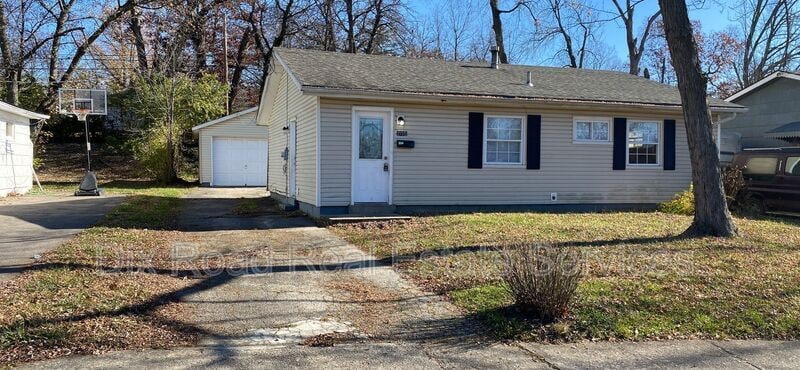 Primary Photo - 2102 Piccadilly Ave