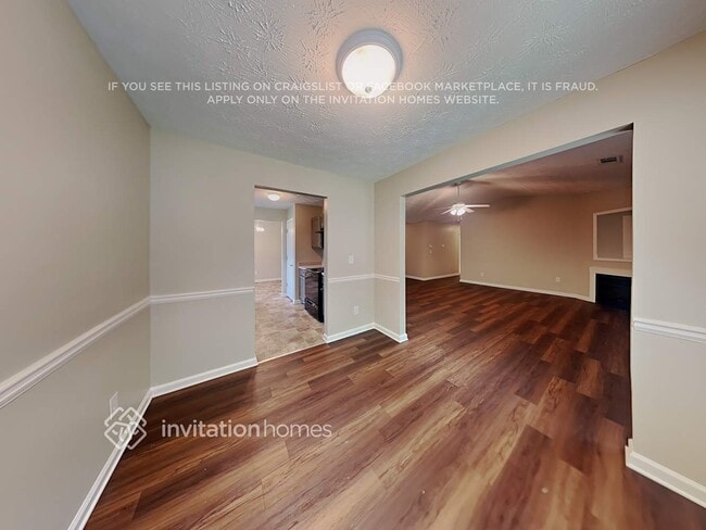 Foto del edificio - 1422 Steam Engine Way NE
