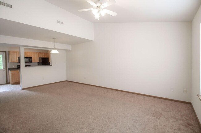Foto del edificio - 2119 N Ballenger Ln