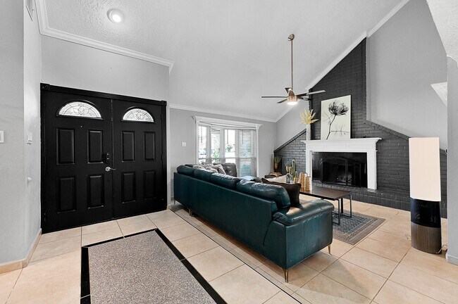 Building Photo - 12714 Huntington Field Dr