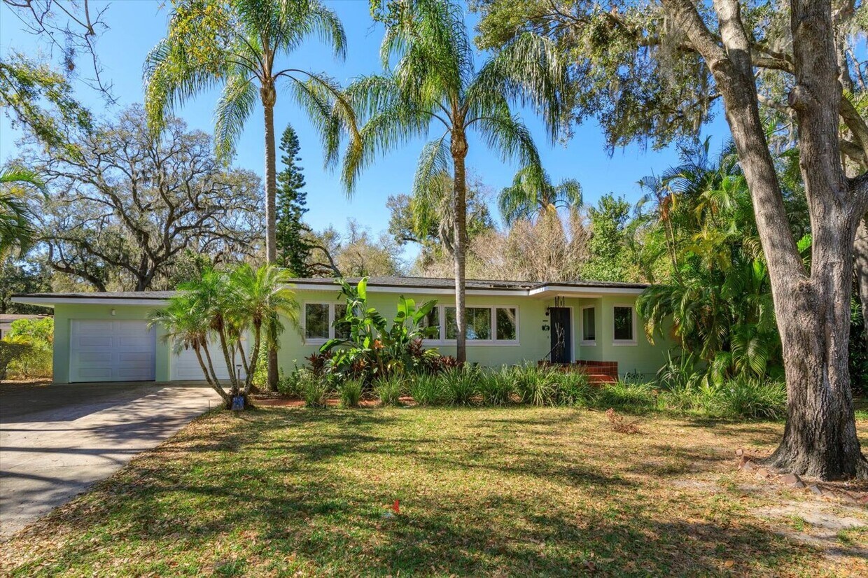 Foto principal - Charming Updated 1-Bedroom 1-Bath with 1-C...