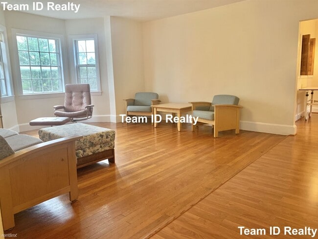 Building Photo - 3 br, 1.5 bath  - 225 Grove St