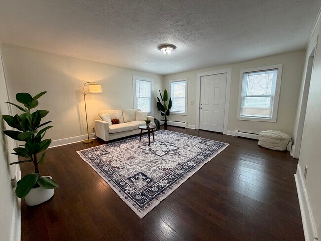 Foto del edificio - 184 Burritt Rd