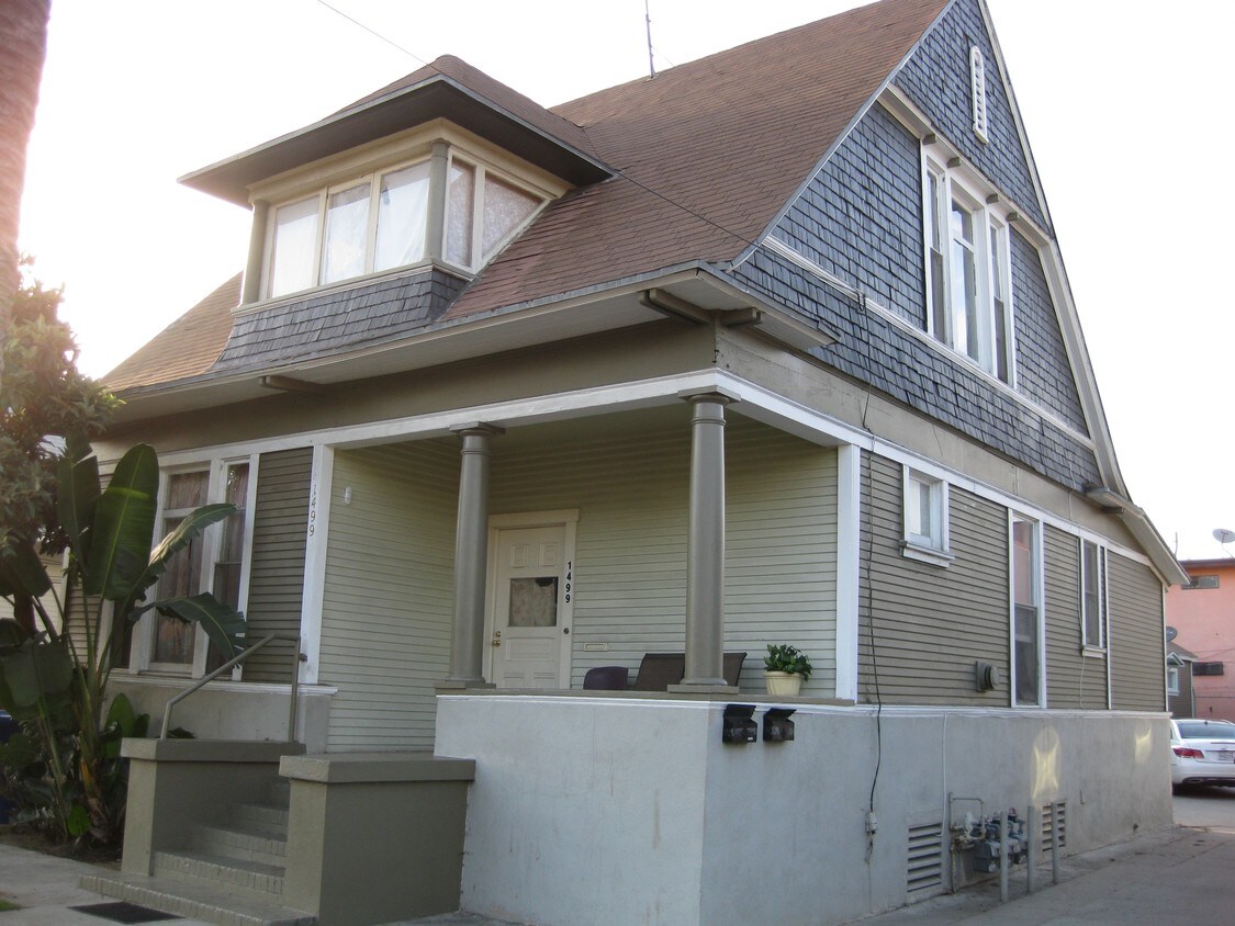 Primary Photo - Catalina & 27th