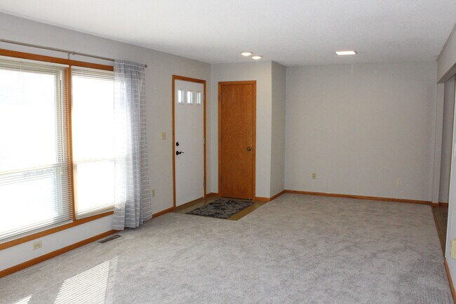 Living room View 2 - 3107 Knoll Ln NW