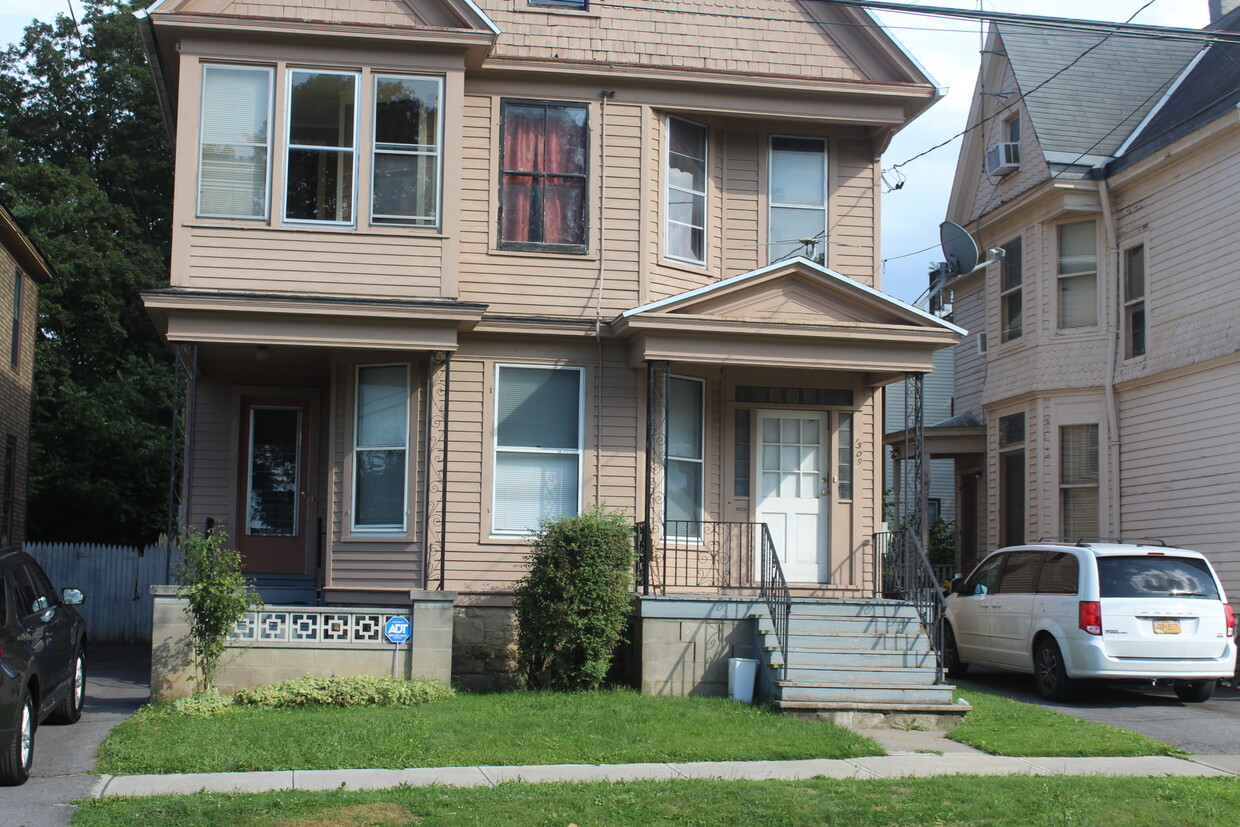 Front of apartment - 1507 Elm St