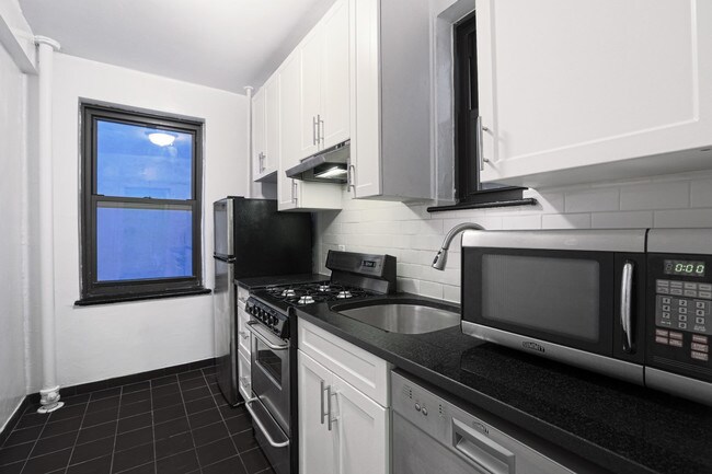 Building Photo - 433 West 21st Street