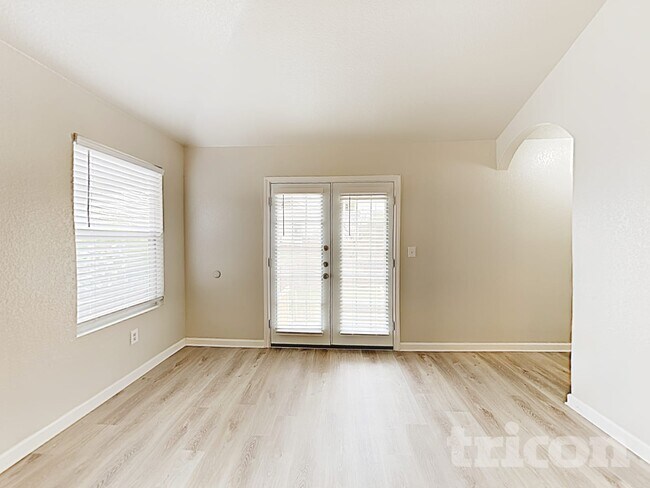 Building Photo - 9822 Vandenberg Way