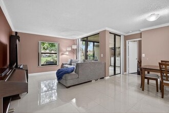 Building Photo - 4483 Carambola Cir S