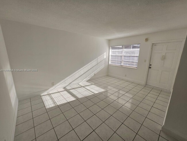 Building Photo - 1830 Cleveland St