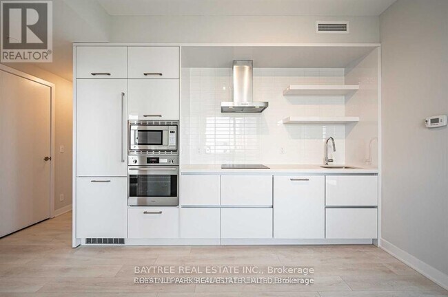 Photo du bâtiment - 2221 Yonge St