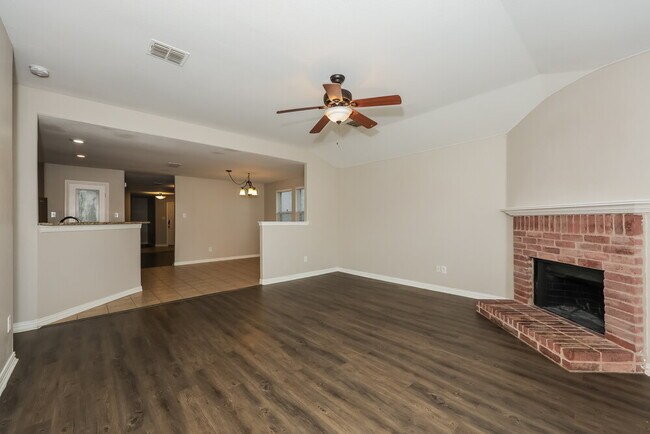 Foto del edificio - 573 Creekbend St