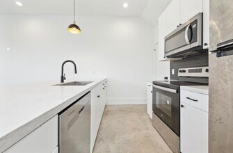 Building Photo - 316 N Everton St