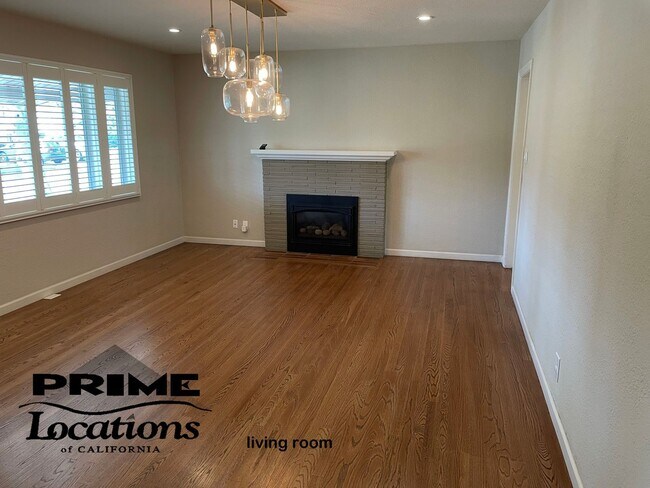 Building Photo - A Sacramento 4 bedroom best value deal