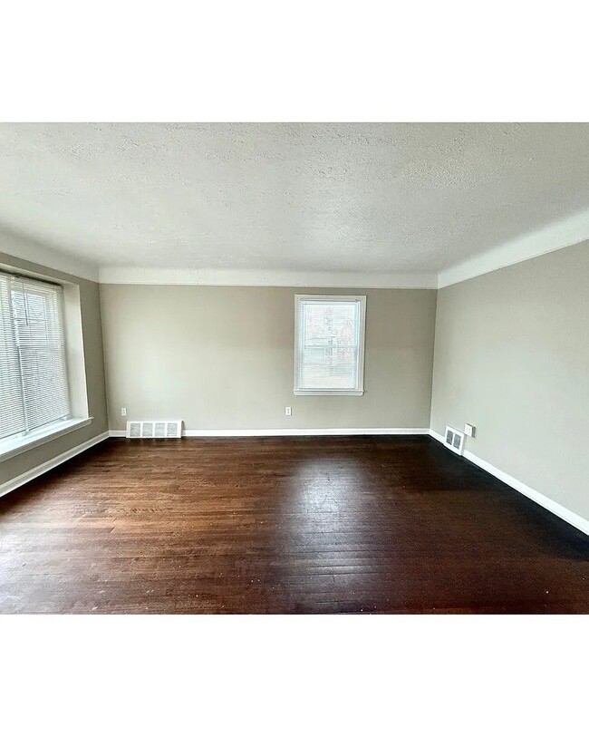 Building Photo - 4 Bedroom on Detroit's West Side!