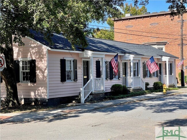Building Photo - 219 W Taylor St