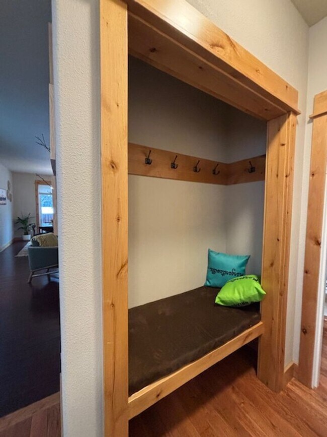 Building Photo - Available Mid-August | Bend | River Canyon Estates