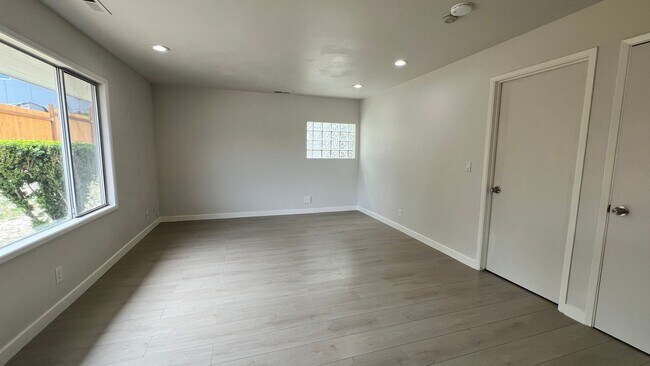 Foto del edificio - Newly Remodeled and Spacious 3 bedroom 1 b...