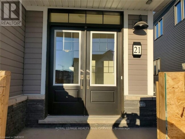 Building Photo - 21 Keelson St.