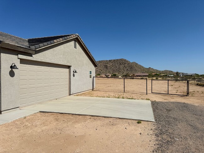 Building Photo - 8256 W McCartney Rd - 1 Acre Lot! No HOA -...