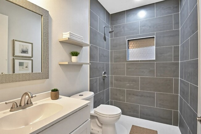 Foto del edificio - 6205 Lovett Ave