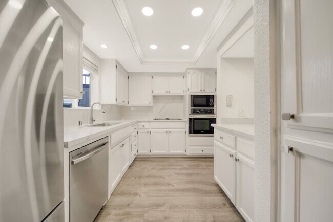 Foto del edificio - Wonderful Home with a Boat Slip and a Comm...
