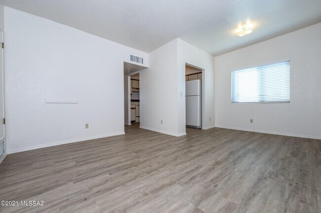 Foto del edificio - 312 E 24th St