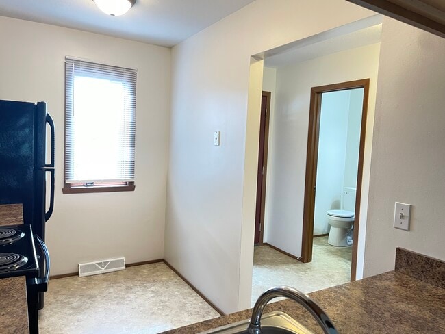 Kitchen - 5122 Catawba Dr