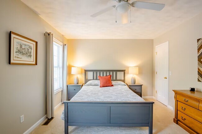 Front bedroom has queen memory foam mattress and 2 dressers. - 515 School Ln