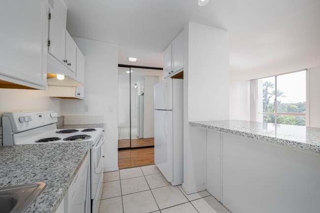 Building Photo - Pacific Isles - Point Loma Renovated Condo- Gated Community, Some Utilities Included, Parking, an...