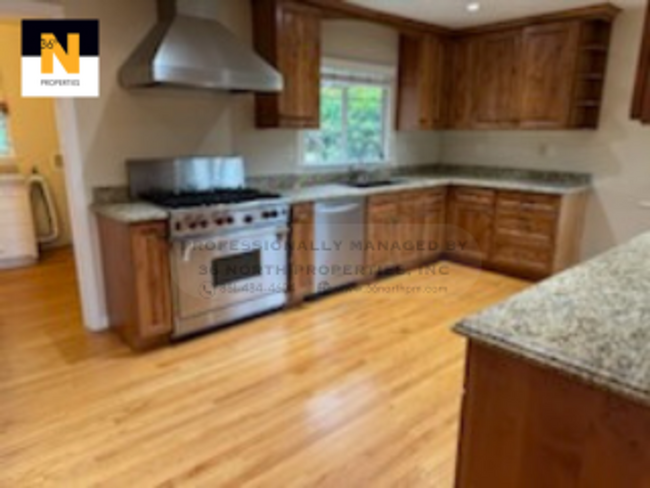 Building Photo - Beautiful Monterey 3 Bedroom, 2 Bath Home ...