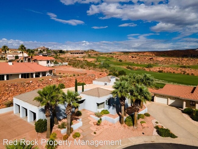 Building Photo - 3 br, 3.5 bath House - 301 N Fairway Circle