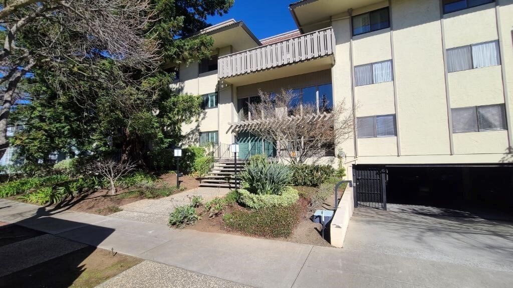 73 3rd St Unit 17, Los Altos, CA 94022 Condo for Rent in Los Altos