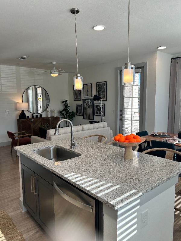 Foto del edificio - 1510 League Line Rd