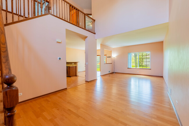 Building Photo - 23 Southwicke Dr