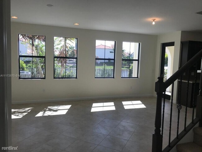 Foto del edificio - 4 br, 3.5 bath Townhome - 12578 NW 32nd Mnr