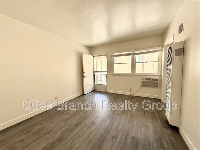 Building Photo - 22719 Del Valle St
