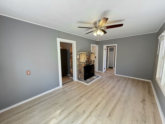 Building Photo - AVAILABLE NOW 2B/1B Lake View Living in the Heart of Osage Beach