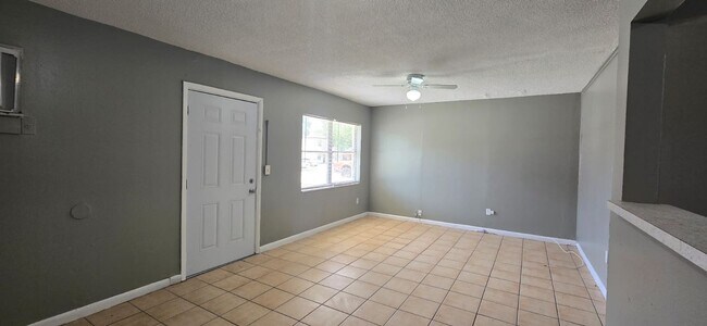 Foto del edificio - 9809 N Myrtle St