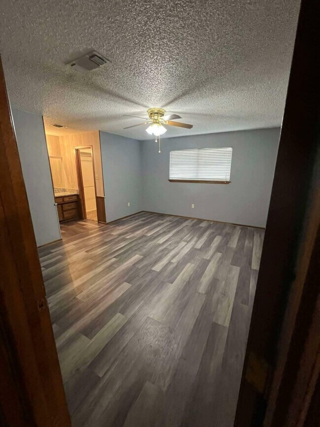 Foto del edificio - 810 Mimosa Ave