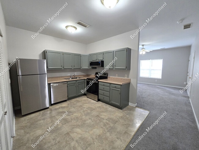 Building Photo - 2874 Sylvan Rd