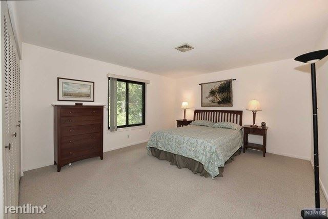 Building Photo - 1 br, 1 bath Condo - 50 Rock Rd Apt B10