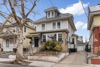 Building Photo - 410 76th St