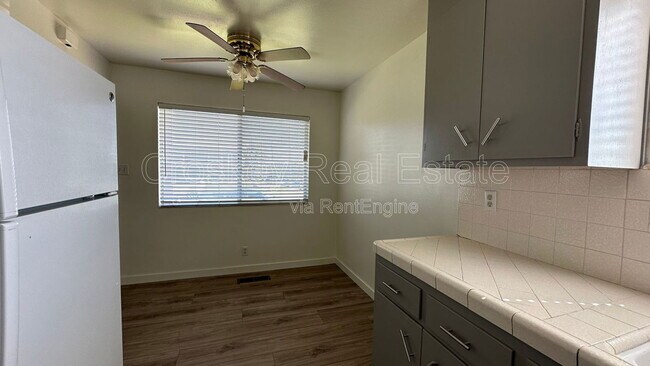 Building Photo - 3521 Fairview Dr