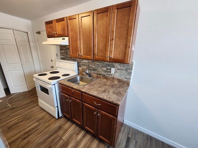 Building Photo - 522 Bonita Ave