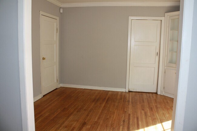 Foto del edificio - Half off the first Full Months rent! Secti...