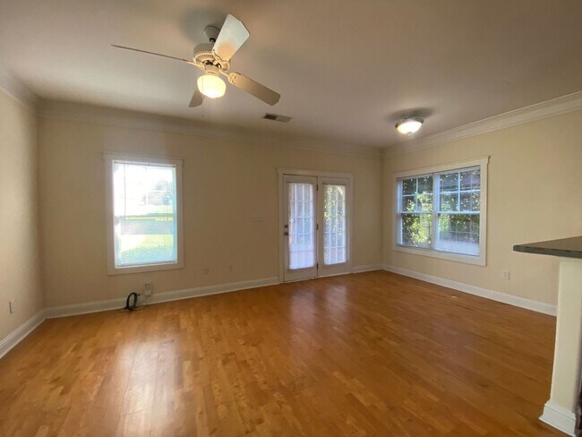 Foto del edificio - PRE-LEASING FOR AUGUST 6TH, 2026!