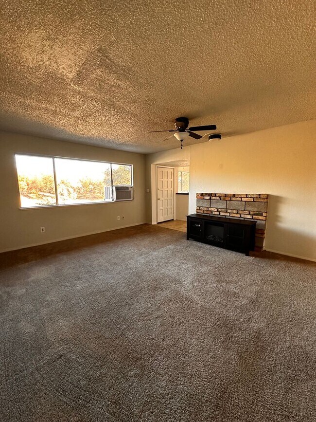 Building Photo - 3 BED 2 BATH HOME IN COTTONWOOD