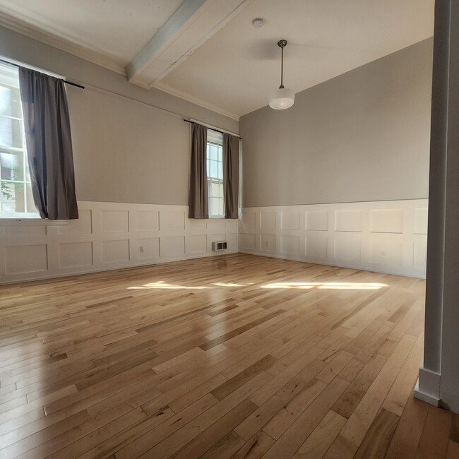 Building Photo - 544 McDonnel St